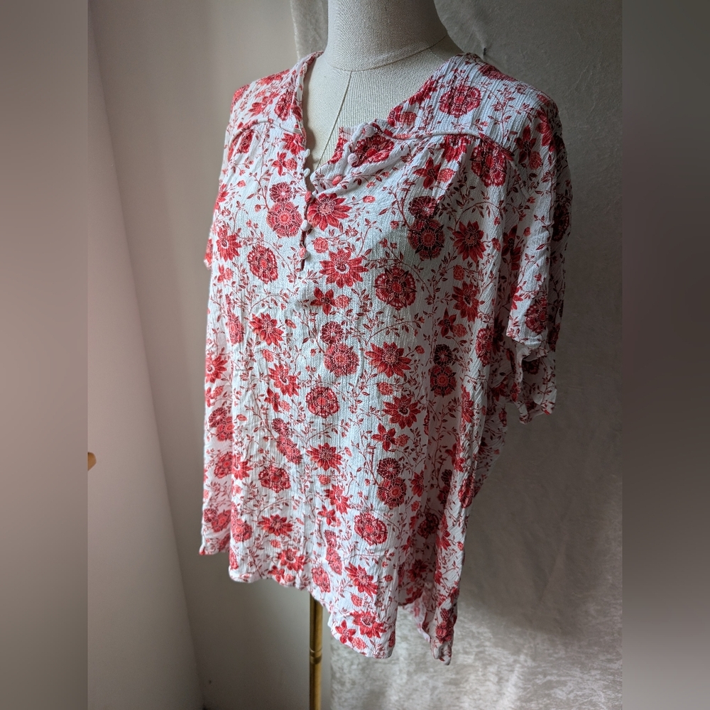 Skies Are Blue 3X Floral Vibrant Peach Orange Flowers On White Button Of V-neck